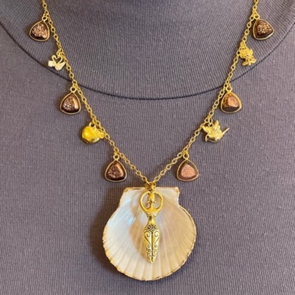 “Birth of Venus" Aphrodite Goddess Greek Roman Mythology Handmade Gold Necklace - Picture 8 of 16